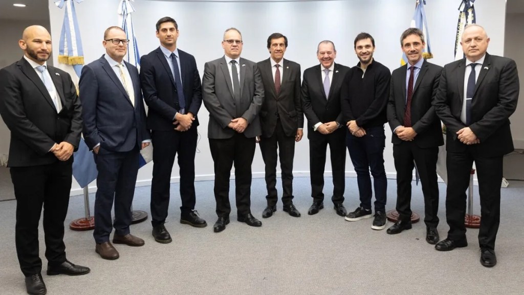 Torres firmó un convenio con el CFI para llevar adelante un Plan Integral de Desarrollo Hídrico en la&nbsp;provincia