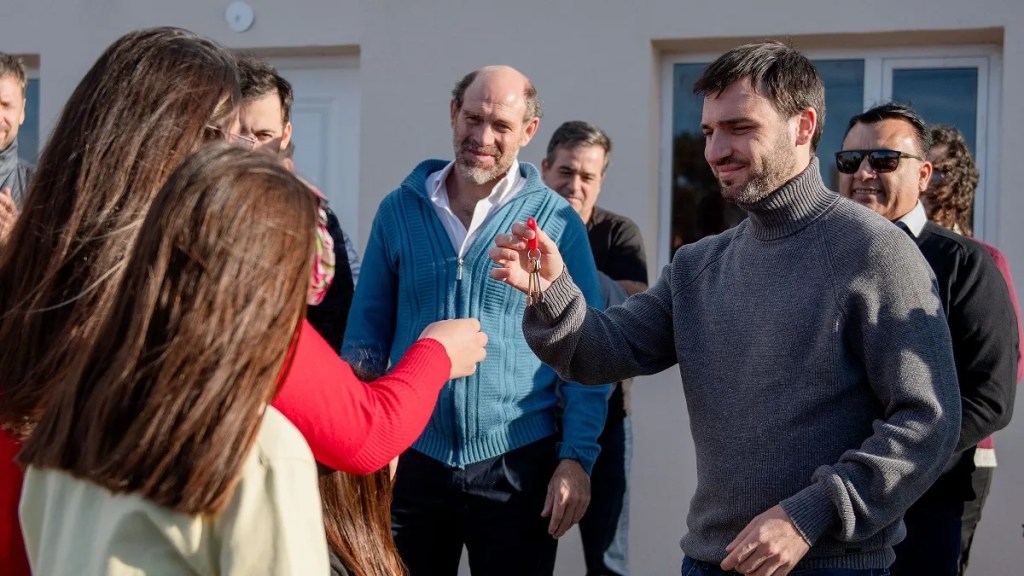 Torres: “Hoy, después de muchos años, volvieron los domingos de entrega de&nbsp;viviendas”