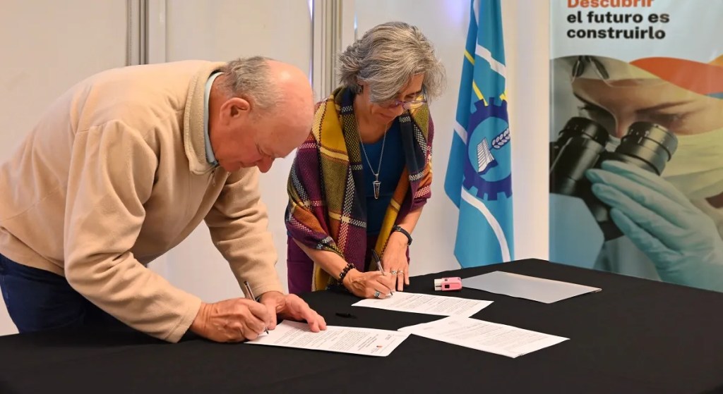 Provincia firmó un convenio marco de cooperación con la Universidad del&nbsp;Chubut