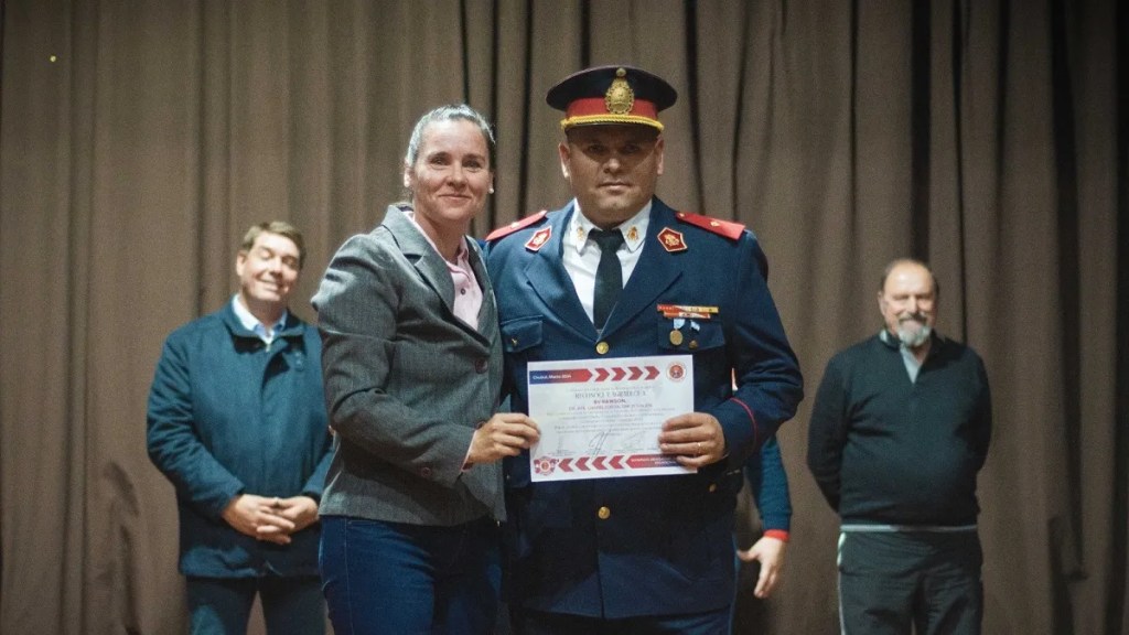 Provincia reconoció a Bomberos Voluntarios por su labor en el incendio «El&nbsp;Centinela”