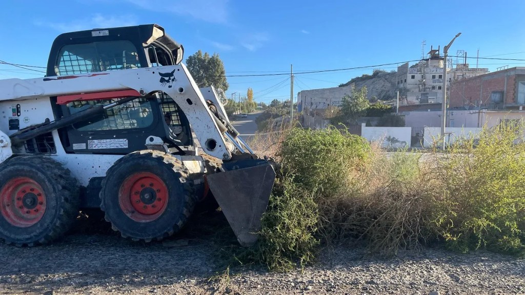Avanzan los trabajos de mantenimiento y limpieza urbana en diferentes sectores de la&nbsp;ciudad
