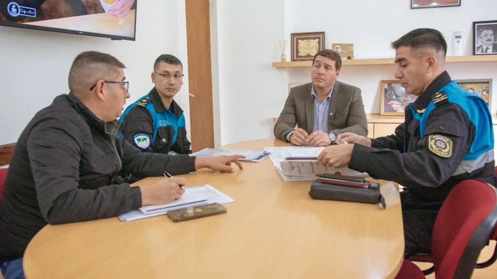 Biss se reunió con el jefe del Área de Policía Comunitaria de&nbsp;Rawson