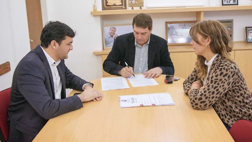 Biss y Zárate firmaron convenio para potenciar los talleres productivos en&nbsp;Rawson