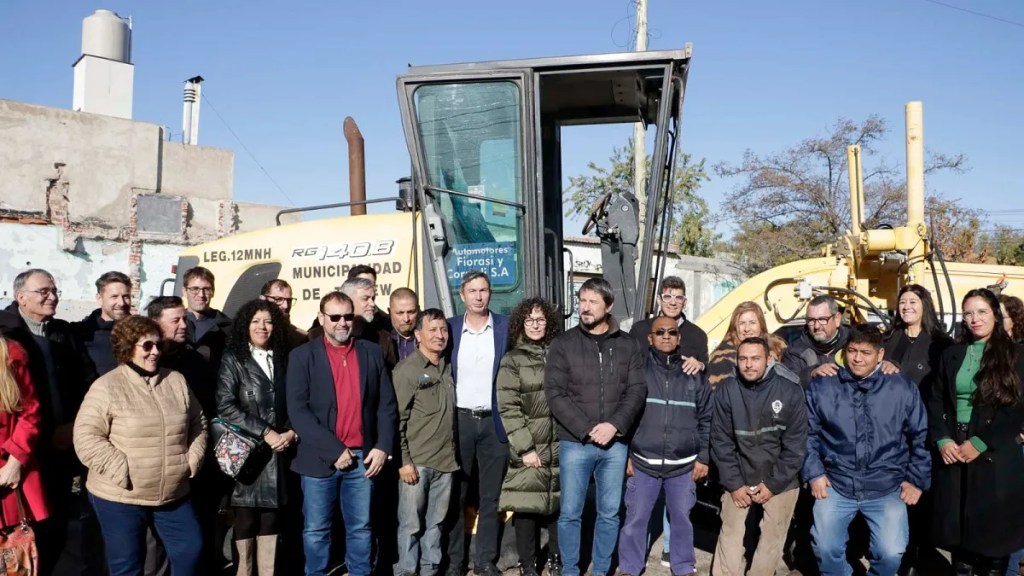 Con fondos propios, el Municipio compró una camioneta y reparó una&nbsp;motoniveladora