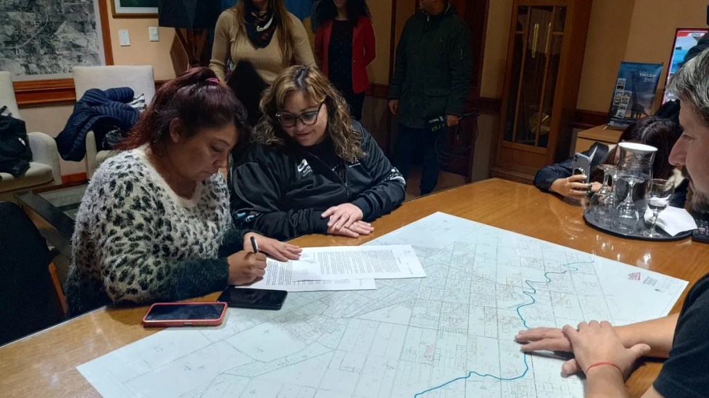 Merino firmó acta compromiso con ATE por la continuidad operativa de los becarios del Sistema de Estacionamiento&nbsp;Medido