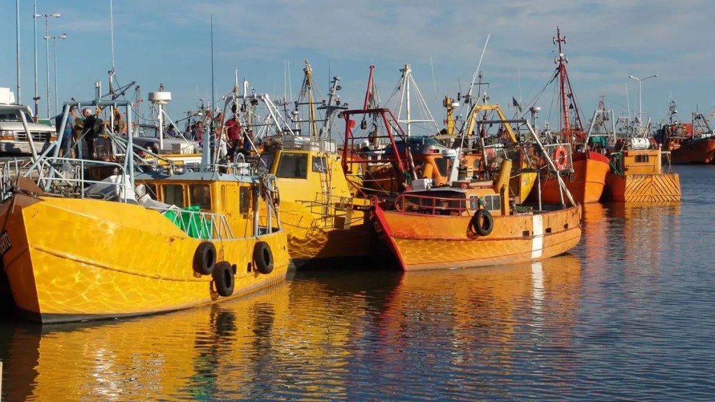 Provincia firmó un importante acuerdo por permisos de pesca y lo recaudado se destinará a una inversión histórica en Educación y&nbsp;Salud