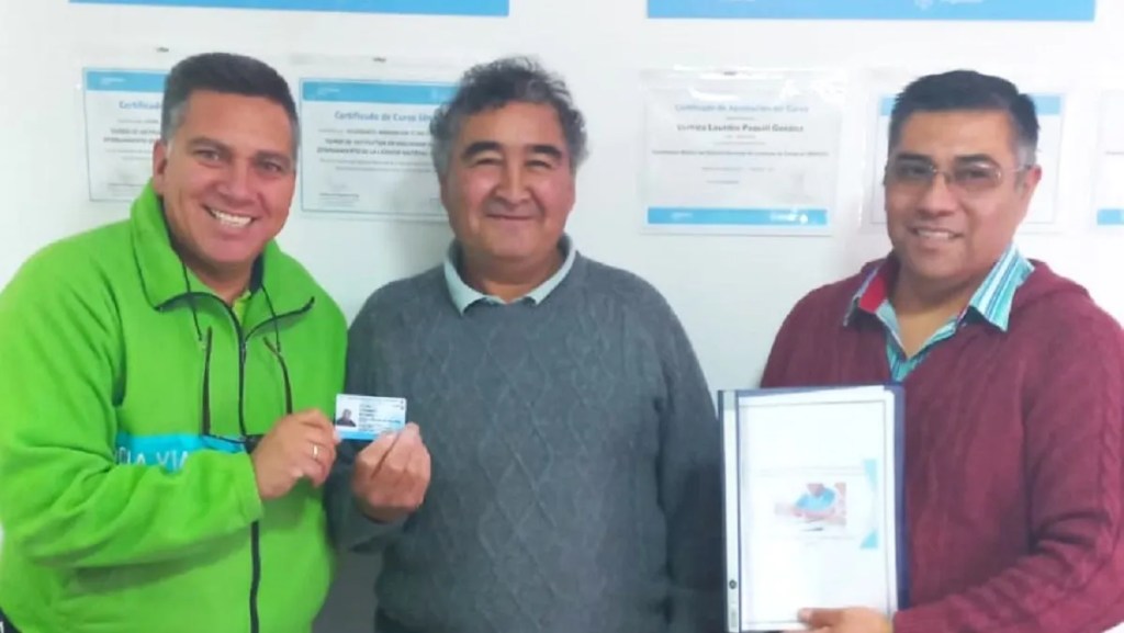 Provincia entregó la primera licencia nacional a un conductor que cumplió con el Programa de Alfabetización Vial en&nbsp;Tecka