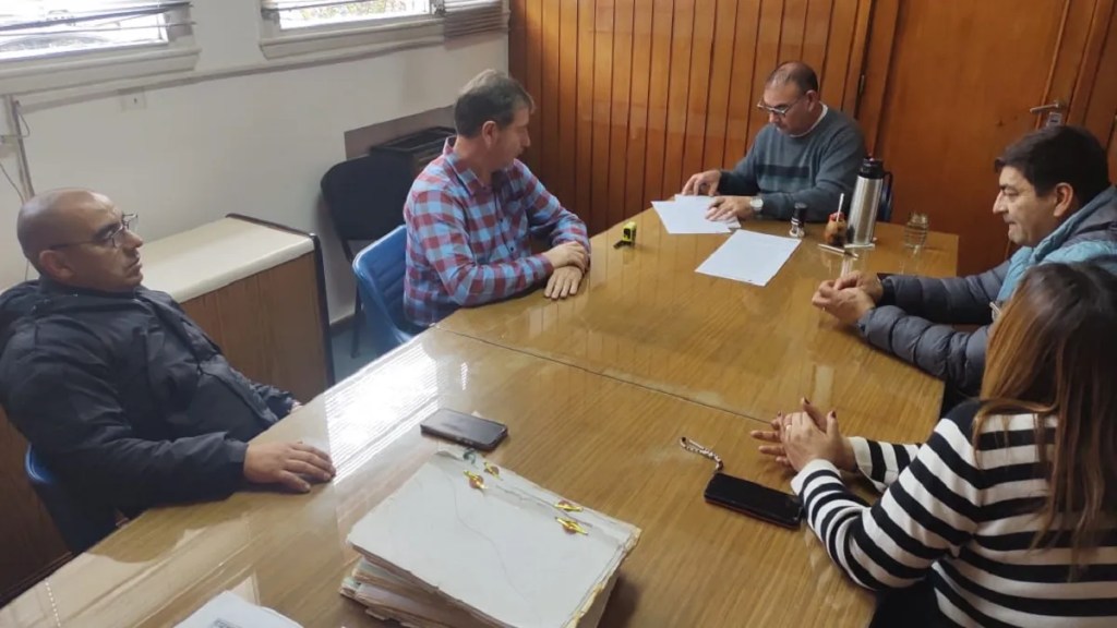 Provincia avanza con la regularización dominial de dos familias en Puerto&nbsp;Pirámides