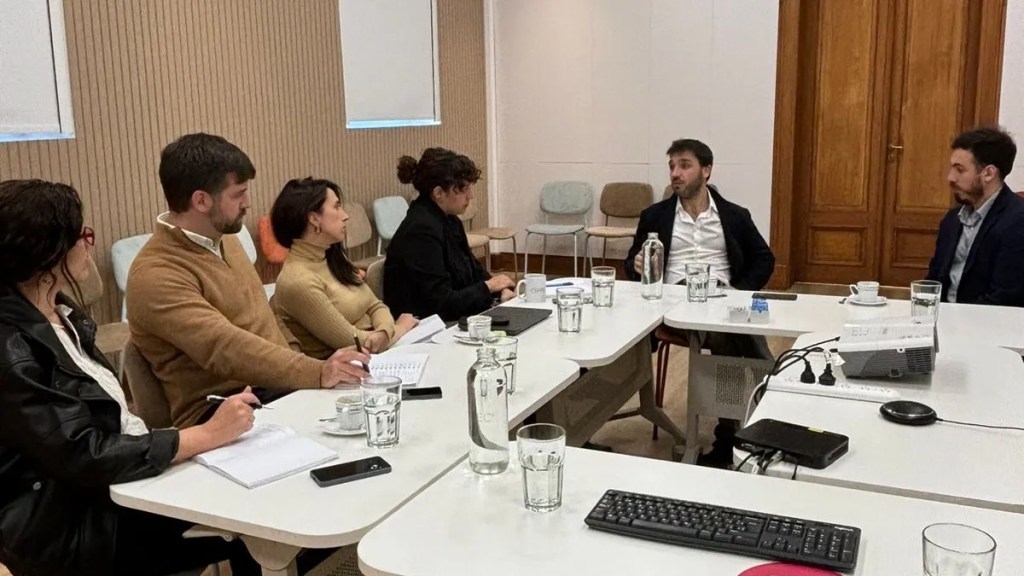 Torres firmó un acuerdo para fortalecer la educación y la transparencia institucional en toda la&nbsp;provincia