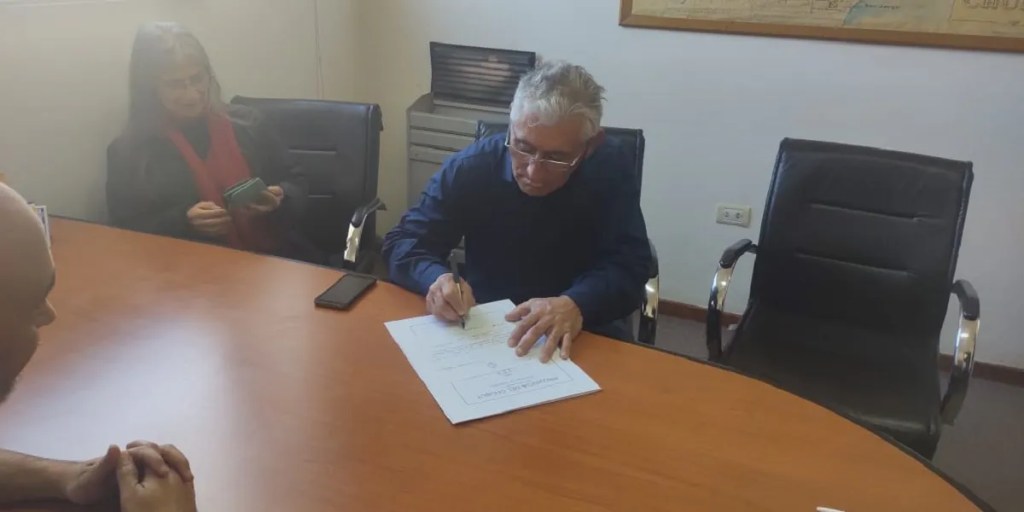 El Gobierno Provincial entregó un nuevo título de propiedad de tierras a poblador de la meseta&nbsp;chubutense