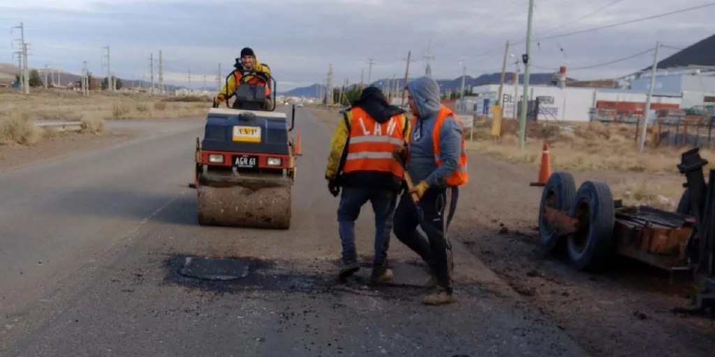 El Gobierno del Chubut lleva realiza un plan de bacheo para reacondicionar la Ruta Provincial N° 39 en Comodoro&nbsp;Rivadavia