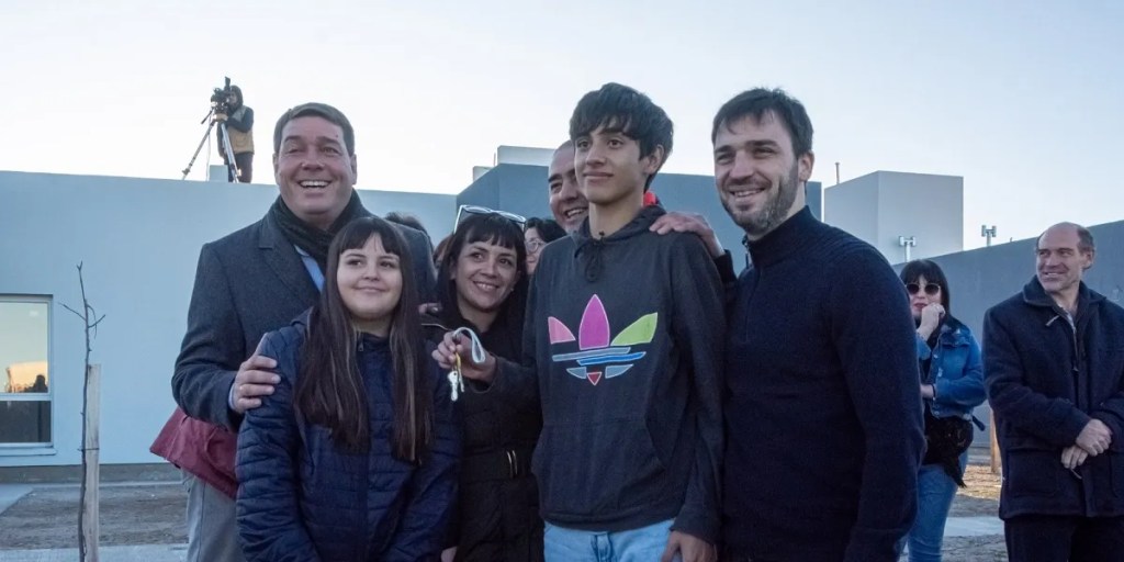 «La entrega de una vivienda es el acto público más emocionante para una&nbsp;ciudad»