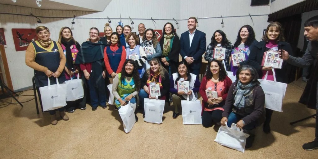 Municipio y Provincia entregaron material bibliográfico a escuelas primarias de&nbsp;Rawson