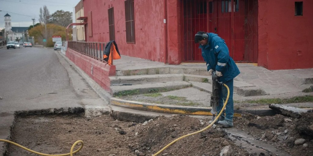 El área de Obras Públicas continúa con el plan de bacheo en&nbsp;Rawson
