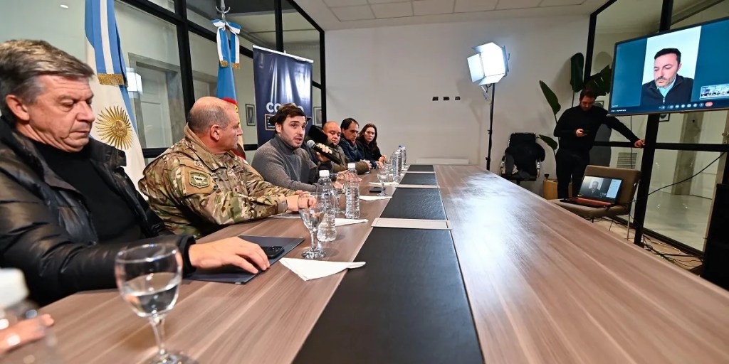 Temporal en Chubut: Torres encabezó conferencia en Comodoro Rivadavia y llevó tranquilidad a los&nbsp;vecinos