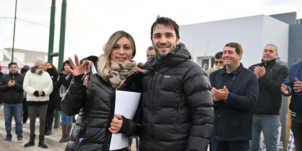 Torres entregó 32 nuevas viviendas a familias de&nbsp;Rawson