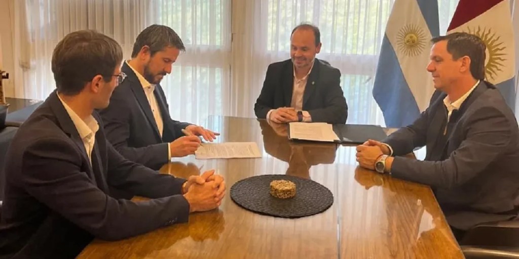 “Destino Trelew”: Merino firmó un convenio con el Municipio de Córdoba para promover la actividad&nbsp;turística