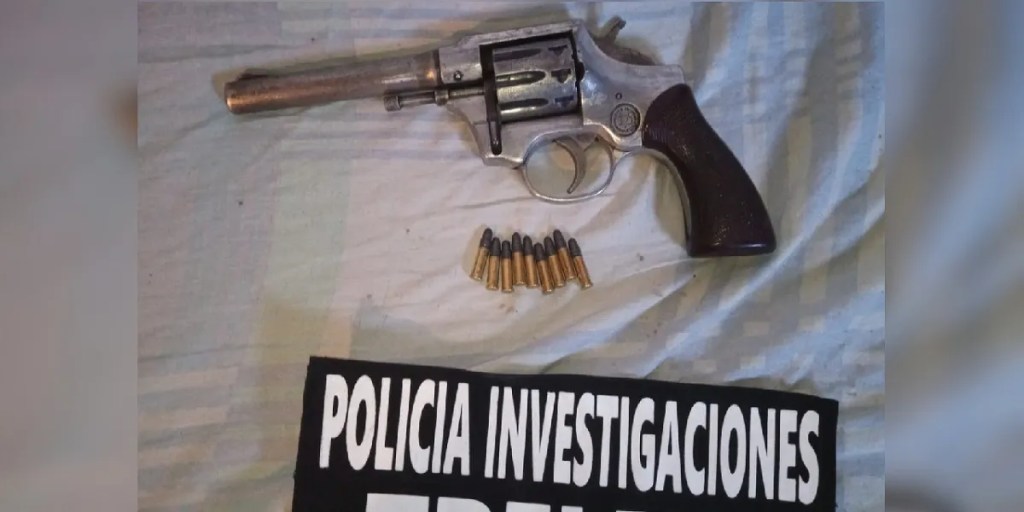 Policía del Chubut, Allanamientos en Trelew, Investigación policial, Robo en Trelew, GEOP, Policía Científica, Ministerio Público Fiscal, Seguridad en Trelew, Delitos en Chubut, Justicia en Trelew, Armas incautadas, Municiones secuestradas, Investigación de robos, Autoridades judiciales, Operativos policiales