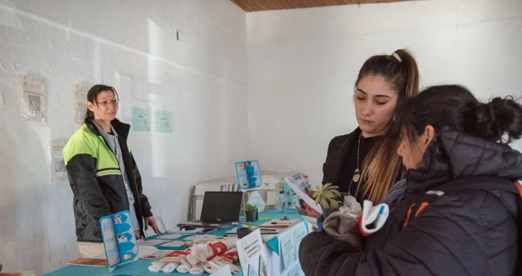 Jornada Ambiental, Rawson, barrio 490 Viviendas, residuos voluminosos, educación ambiental, veterinaria municipal, adopción responsable, reciclaje, sustentabilidad, compostaje, ecoladrillos, Matías Passetti, Alejandra Ortiz, medio ambiente