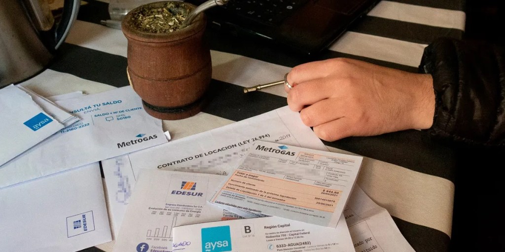 Aumento de tarifas, Argentina, pobreza, CESyAC, servicios básicos, subte, telefonía móvil, Internet, medicina prepaga, inflación, economía familiar, Buenos Aires, conurbano, crisis económica