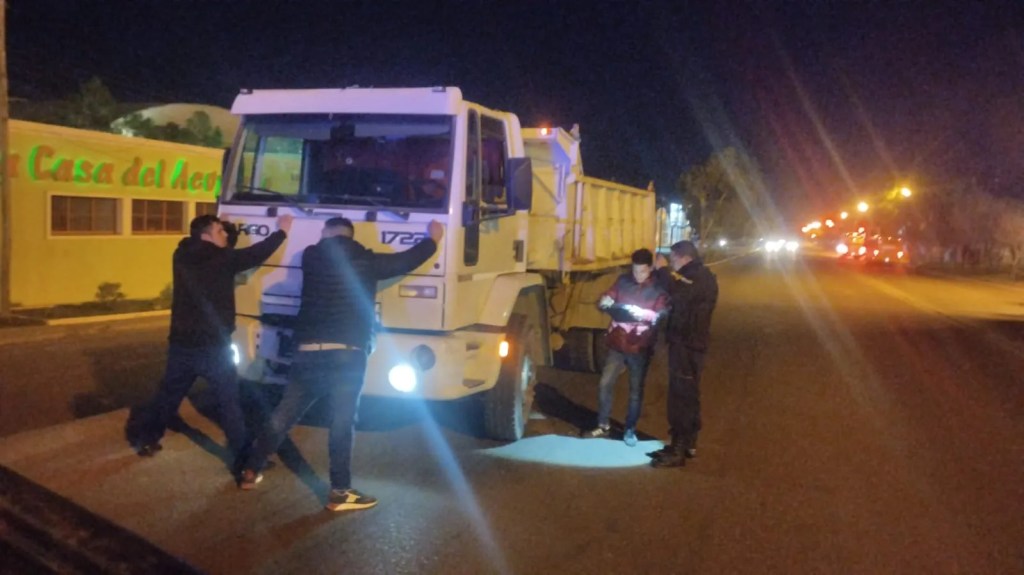 Comodoro Rivadavia, accidente de tránsito, estado de ebriedad, detención, policía, seguridad vial, tránsito municipal, minibús, choque, infracción