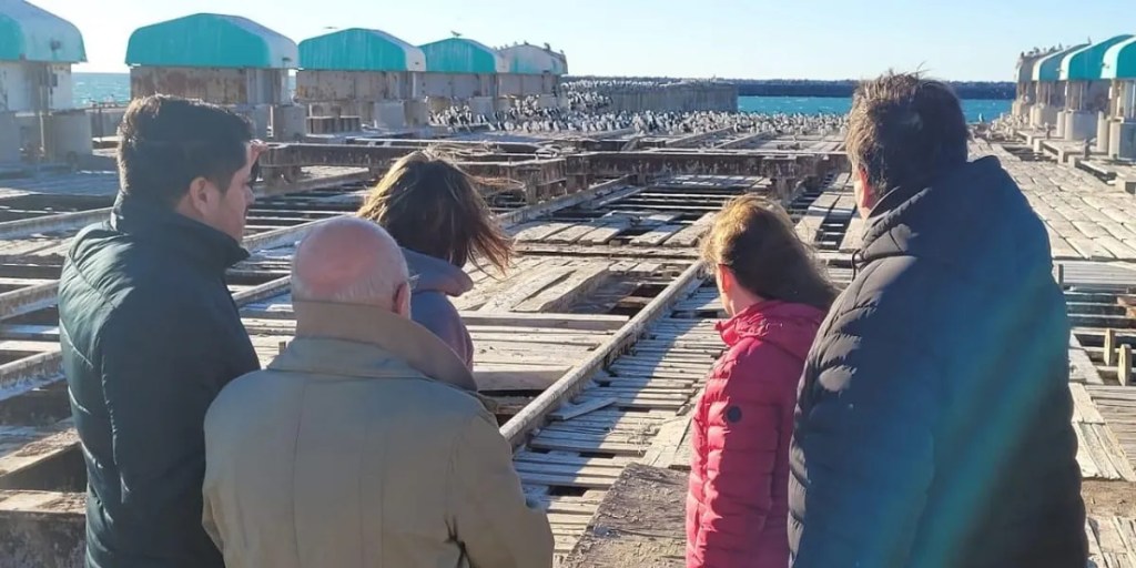 Comodoro Rivadavia: funcionarios provinciales recorrieron los muelles e instalaciones del&nbsp;astillero