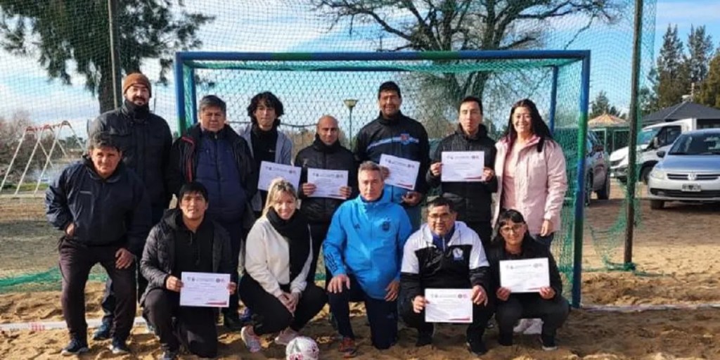 Concluyó el curso de árbitro de fútbol&nbsp;playa