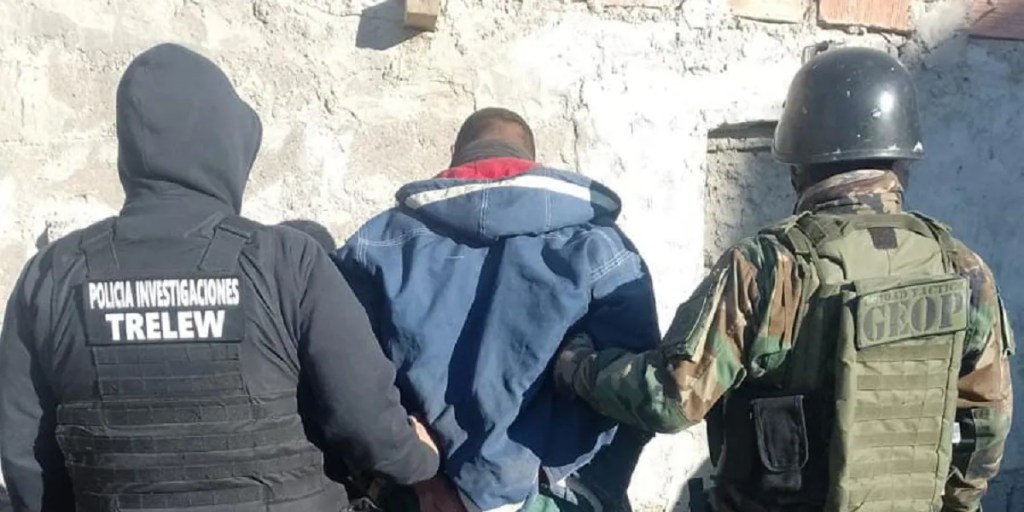detenciones en Trelew, Policía del Chubut, tentativa de homicidio, agresión con arma blanca, operativos policiales, allanamientos en Trelew, División de Investigaciones, Ministerio Público Fiscal, GEOP, seguridad en Chubut, justicia penal, delitos en Trelew, investigación policial, orden judicial, arrestos en Trelew, control judicial