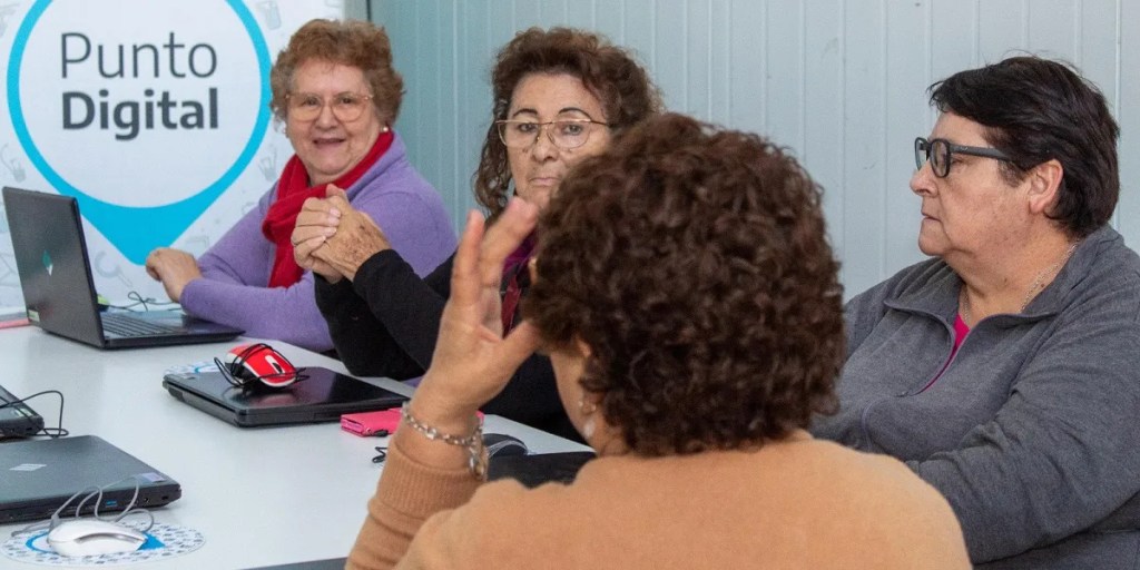 En el Punto Digital se dicta taller de alfabetización digital para adultos&nbsp;mayores