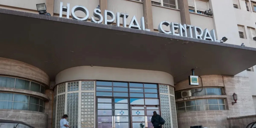 Mendoza, salud, Rodolfo Montero, atención sanitaria, extranjeros, cobro por consultas, sistema de salud, reformas de salud, Argentina, Ramón Indart, Todo en Off, radio Splendid, facturación centralizada, emergencias médicas, costos de salud, leyes de salud