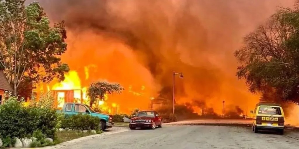 Un incendio forestal destruyó parte de la ciudad turística de Jasper en&nbsp;Canadá