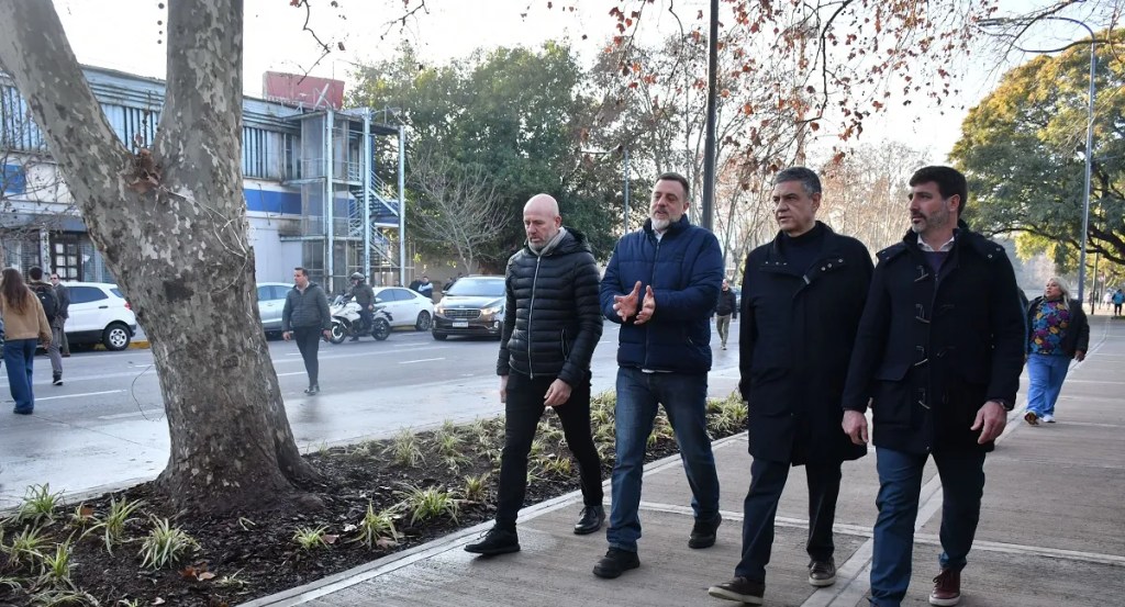 desalojo feria ilegal, Paseo Carlos Perette, Buenos Aires, Jorge Macri, Retiro, seguridad urbana, espacios públicos, Feria Perette, Barrio Mugica, recuperación urbana, comercio ilegal, zona verde, calidad de vida, iluminación pública, revitalización urbana.