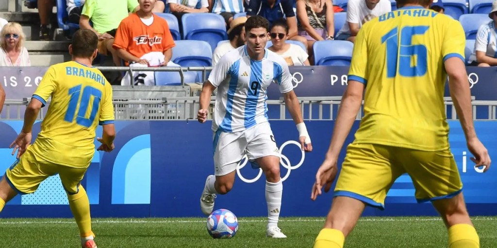 Argentina Sub-23, Juegos Olímpicos París 2024, Julián Álvarez, Nicolás Otamendi, victoria contra Ucrania, cuartos de final, Selección argentina, fútbol olímpico, Marruecos, Francia, trabajo en equipo, mentalidad positiva