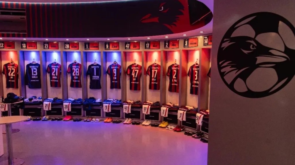 San Lorenzo, FIFA, sanción, mercado de pases, fútbol argentino, deudas, prohibición, Marcelo Moretti, refuerzos, club de Boedo, reclamos económicos, inhibición, transferencias, dirigencia, gestión financiera, San Lorenzo, Leandro Romagnoli, Diego Herazo, Cristian Tarragona, Francisco Perruzzi, Independiente, crisis en San Lorenzo, Copa Libertadores, refuerzos futbolísticos, problemas dirigenciales, bajas futbolísticas, fútbol argentino, Panserraikos, Nacional de Uruguay, Talleres de Córdoba