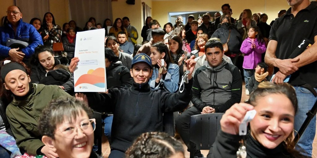 Torres entregó 12 viviendas a familias de&nbsp;Tecka