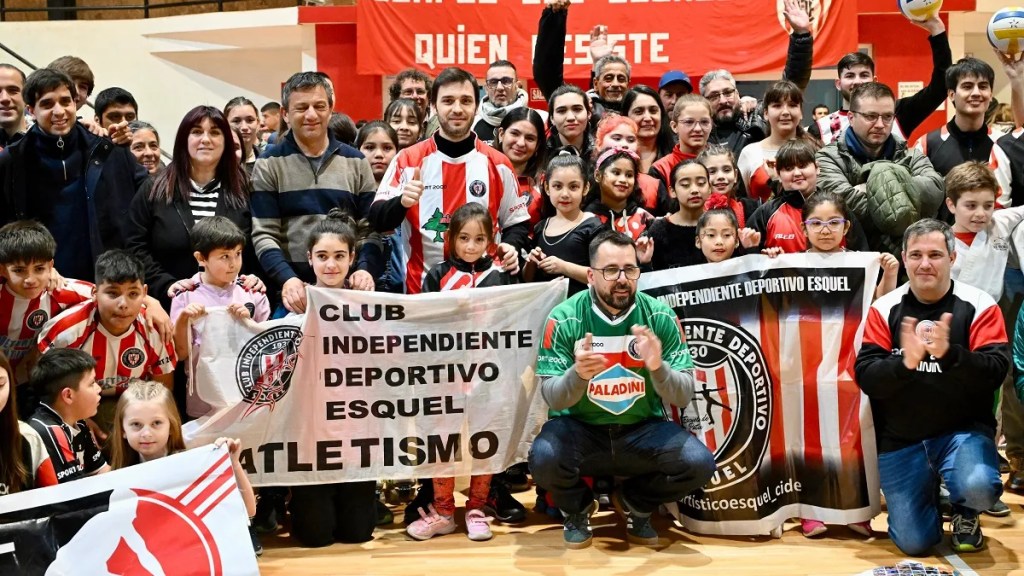 Torres entregó aporte económico al club Independiente de Esquel y valoró el “rol social” del&nbsp;deporte
