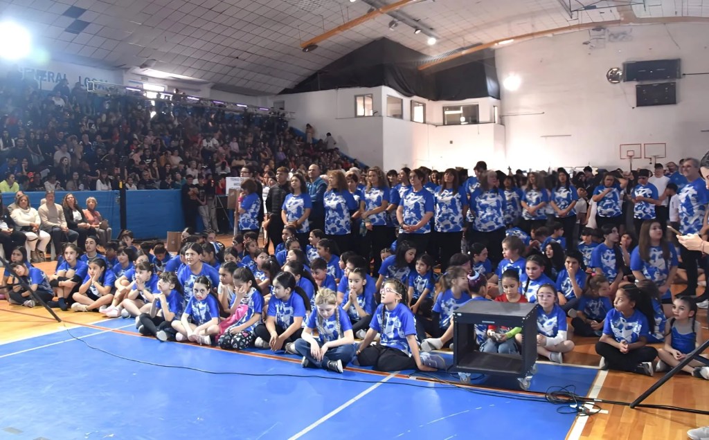 Trelew, CEF 26, 40 años, Gerardo Merino, deporte comunitario, educación física, mejoras edilicias, infraestructura, municipalidad, compromiso, formación deportiva, valores, comunidad, inclusión, evento conmemorativo