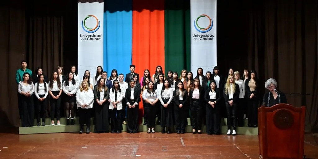 Rawson, UDC, ceremonia de graduación, Damián Biss, Marcela Freytes, educación pública, Universidad del Chubut, graduados