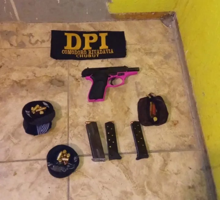 Comodoro Rivadavia, allanamientos, Policía del Chubut, armas de fuego, enfrentamientos, bandas, barrio 30 de Octubre, violencia, investigación, delitos, seguridad, justicia, Eduardo Chemin, Pablo Lobos, Belén De la Canal, Ministerio Público Fiscal