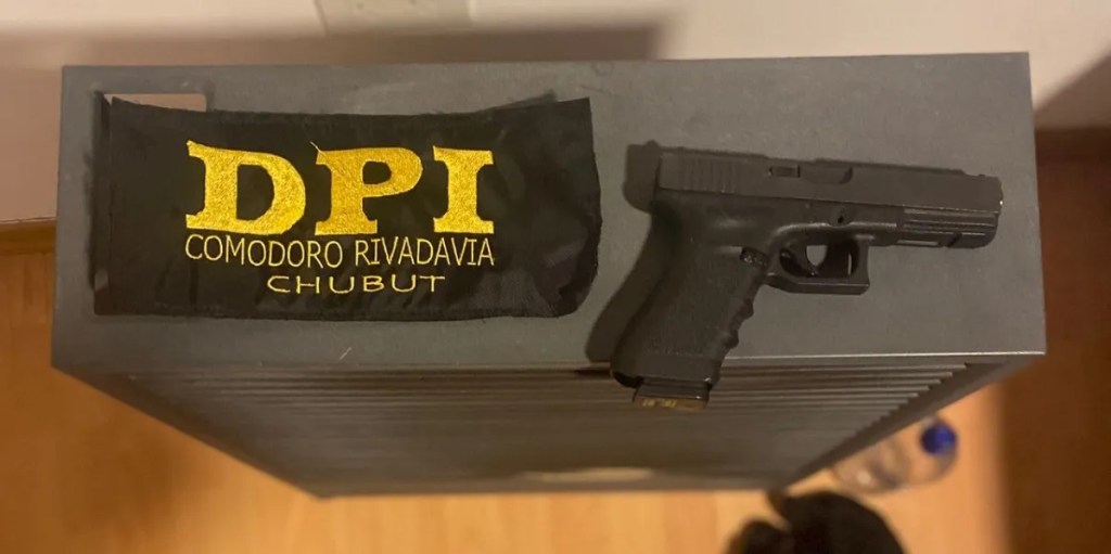 Comodoro Rivadavia, allanamientos, Policía del Chubut, armas de fuego, enfrentamientos, bandas, barrio 30 de Octubre, violencia, investigación, delitos, seguridad, justicia, Eduardo Chemin, Pablo Lobos, Belén De la Canal, Ministerio Público Fiscal