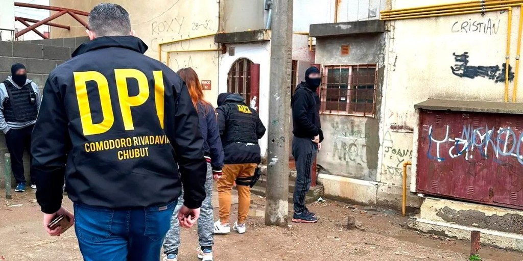 Comodoro Rivadavia, allanamientos, Policía del Chubut, armas de fuego, enfrentamientos, bandas, barrio 30 de Octubre, violencia, investigación, delitos, seguridad, justicia, Eduardo Chemin, Pablo Lobos, Belén De la Canal, Ministerio Público Fiscal