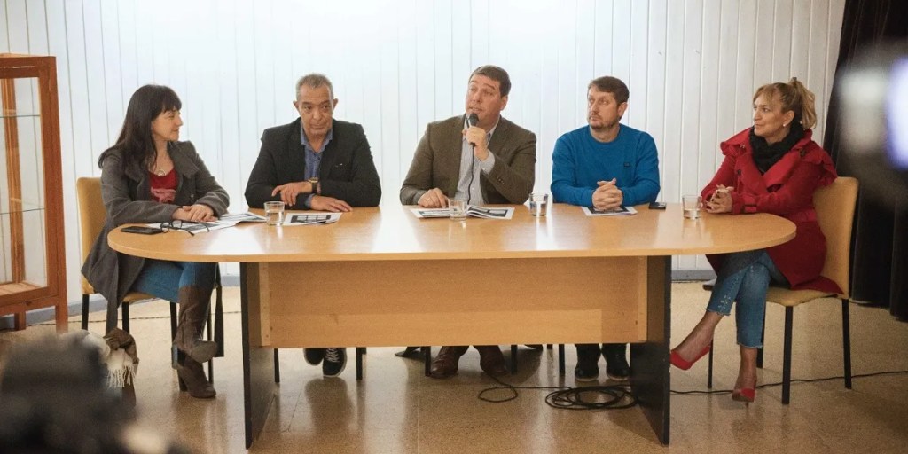 Rawson, aniversario, Damián Biss, Feria del Libro, desfile cívico-militar, actividades culturales, deportes, turismo, toninas, pingüinos, desarrollo económico, ciudad de Rawson, gestión municipal, septiembre, eventos comunitarios, comunidad