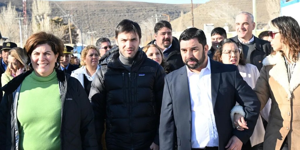 Ignacio Torres, aniversario Río Mayo, integración provincial, Chubut, hogar de adultos mayores, Club de Abuelos, telemedicina, inauguraciones Río Mayo, educación local, conectividad Chubut, desarrollo local, Juzgado de Faltas, estación de reciclado, gestión provincial, oportunidades locales, convenios sociales