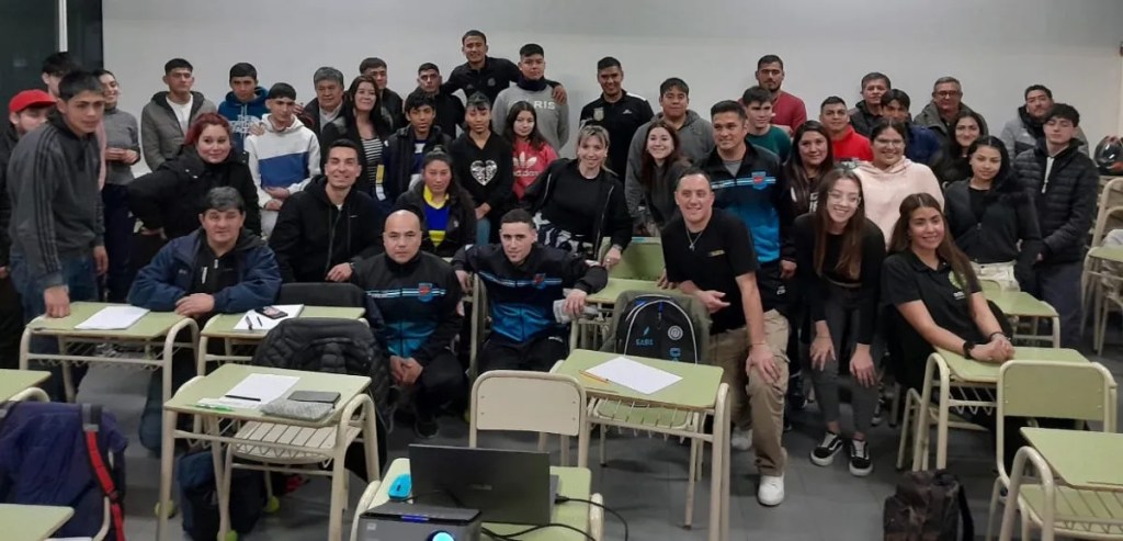 curso de árbitro, Trelew, fútbol, Liga de Fútbol Valle del Chubut, AFA, Consejo Federal de Fútbol, capacitación, arbitraje, UNPSJB, Diego Álvarez, Ángel Díaz, Miguel Savorani, fútbol argentino, deporte, arbitraje federal