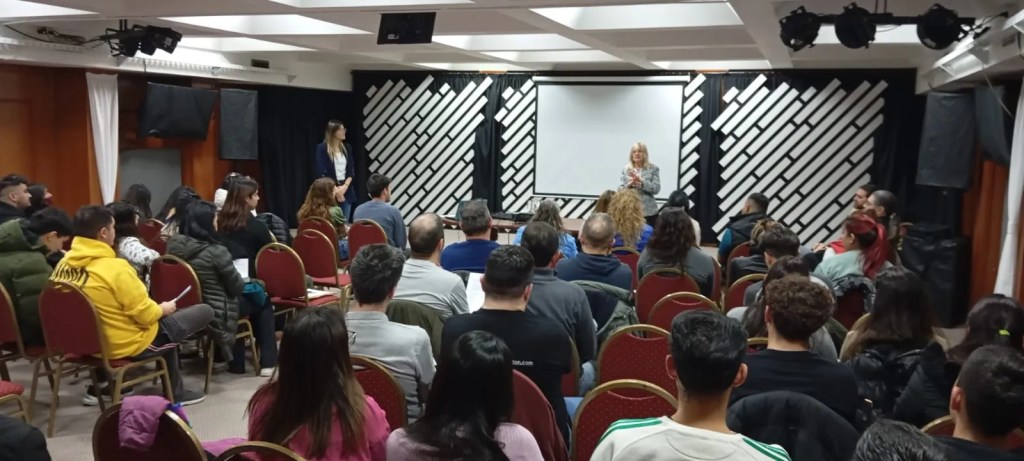 neuroventas, curso de ventas, Trelew, CICECh, CAME, CAC, ventas y neurociencia, capacitación en ventas, comunicación persuasiva, estrategia comercial, ventas automotriz, ventas inmobiliarias, herramientas de ventas, relaciones comerciales, toma de decisiones, neurociencia aplicada, neuroventas, capacitación en ventas, atención al cliente, Trelew, CICECh, comercio local, comunicación efectiva, Municipalidad de Trelew, estrategias de ventas, formación comercial