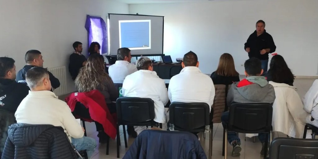 capacitación abasto, inspectores abasto, control sanitario, SENASA, Mercado Concentrador, permisos de tránsito, DTV, seguridad alimentaria, Municipalidad de Trelew, formación permanente, control de mercadería, Rawson, Puerto Madryn, Juan Martínez Paiva, Gerardo Merino, abasto Trelew