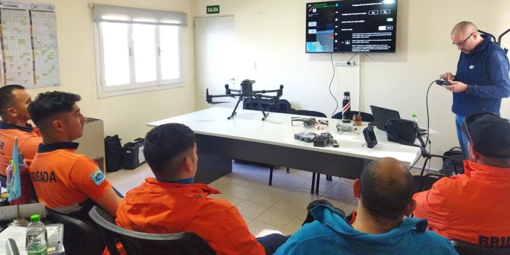 capacitación de drones, Unidad Drone Chubut, seguridad pública, operativos de búsqueda, entrenamiento VANT, gobierno de Chubut, formación servidores públicos, tecnología en seguridad, ANAC, EANA, seguridad ciudadana, Santiago Behr, INTA Chubut, prevención de riesgos, operativos de emergencia