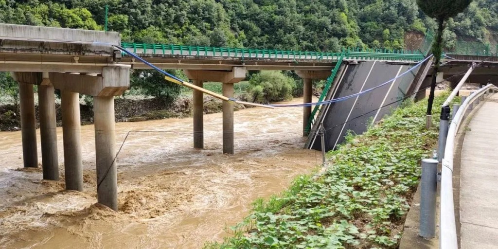 El colapso de un puente en China dejó 38 muertos y 24&nbsp;desaparecidos