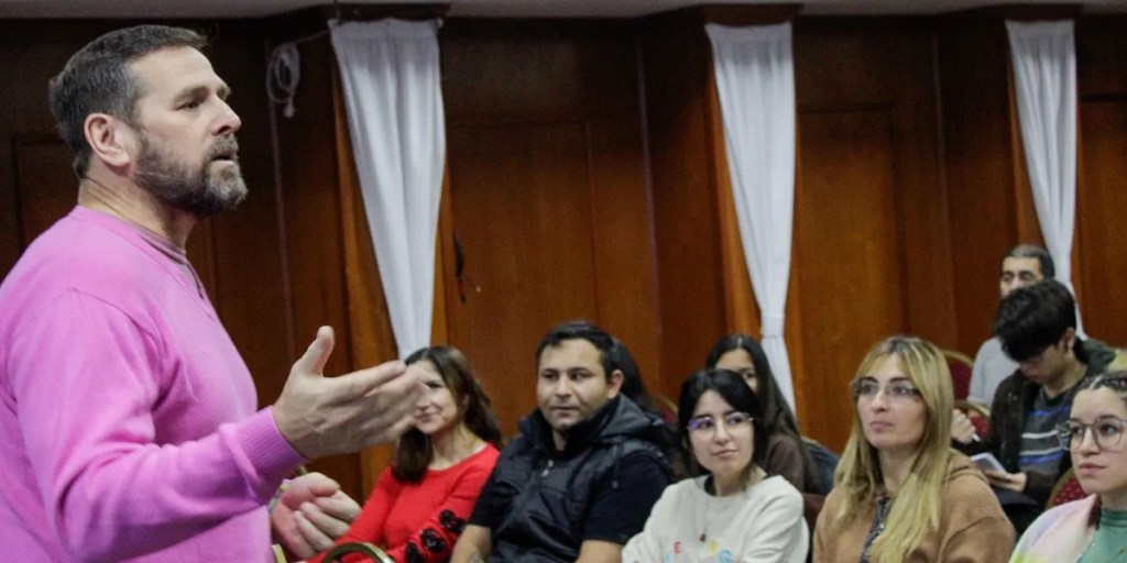 neuroventas, atención al cliente, CICECh, Trelew, capacitación, ventas, comunicación efectiva, lenguaje corporal, persuasión, estrategias de venta, formación continua, habilidades comerciales, relaciones institucionales, desarrollo local, comercio