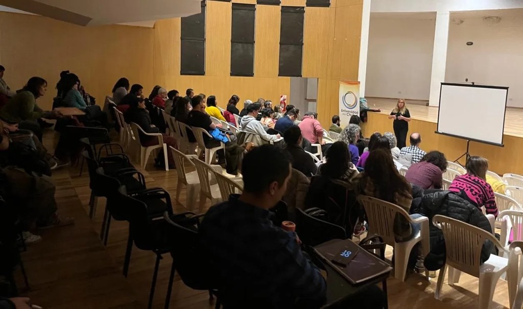 curso de turismo, guía de turismo, capacitación en Esquel, Chubut, Diego Lapenna, Universidad del Chubut, formación profesional, turismo en la Patagonia, prácticas presenciales, Ignacio Torres, ministerio de turismo, desarrollo turístico, gobierno de Chubut, Esquel, turismo en Chubut, Comarca de Los Andes